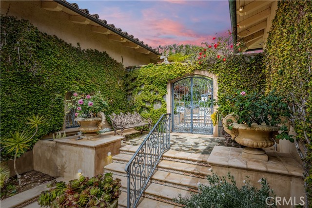 71 Marguerite Drive, Rancho Palos Verdes CA: https://media.crmls.org/medias/5ba5e6bb-7848-4fd9-a11d-0bcbbe620637.jpg