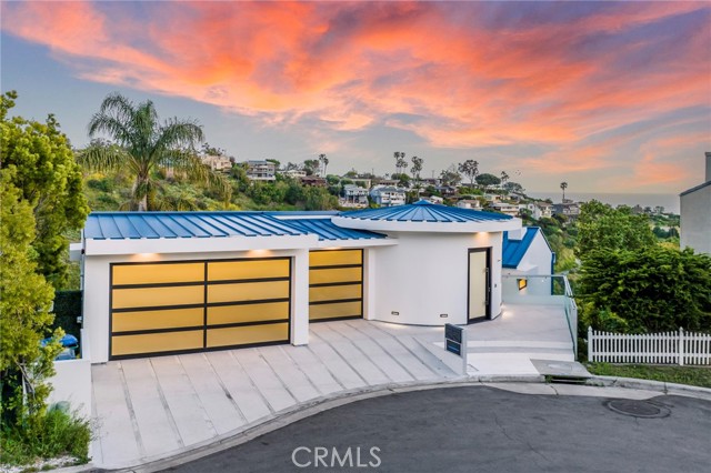 Detail Gallery Image 4 of 45 For 2135 Hillview Dr, Laguna Beach,  CA 92651 - 6 Beds | 5/1 Baths