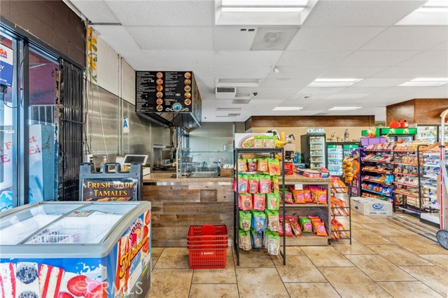 3200 Mission Avenue, Oceanside CA: https://media.crmls.org/medias/5ba8d1f7-8643-4e52-a7cf-754453063d2e.jpg