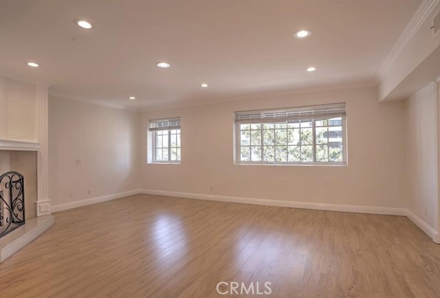 Detail Gallery Image 3 of 27 For 10645 Wilshire Bld #201,  Los Angeles,  CA 90024 - 2 Beds | 2 Baths