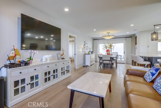 627 7th Street, Huntington Beach CA: https://media.crmls.org/medias/5ba9dff5-2256-4169-92a2-09618b3840c8.jpg