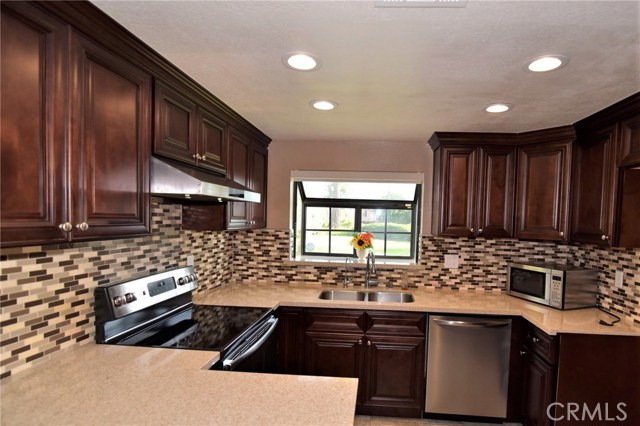 Detail Gallery Image 9 of 23 For 3649 Cottonwood Cir, West Covina,  CA 91792 - 3 Beds | 3 Baths