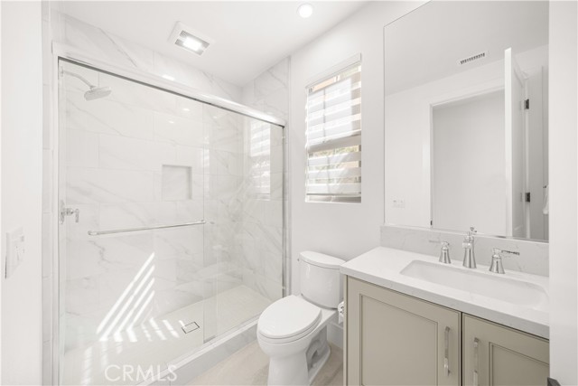 52 Longchamp, Irvine CA: https://media.crmls.org/medias/5bab62fe-564f-4719-a9d4-1f66a8a973a4.jpg