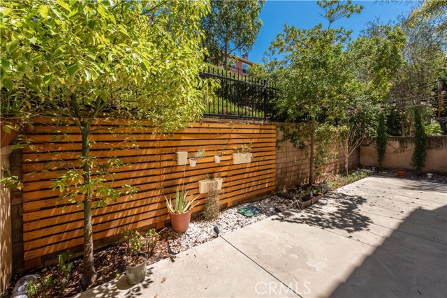 Detail Gallery Image 29 of 34 For 216 Tall Oak, Irvine,  CA 92603 - 3 Beds | 3/1 Baths