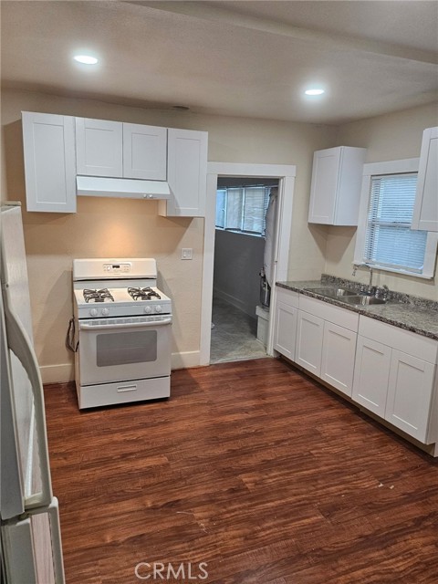 Detail Gallery Image 7 of 17 For 4890 7th Ave, Sacramento,  CA 95820 - 2 Beds | 1 Baths