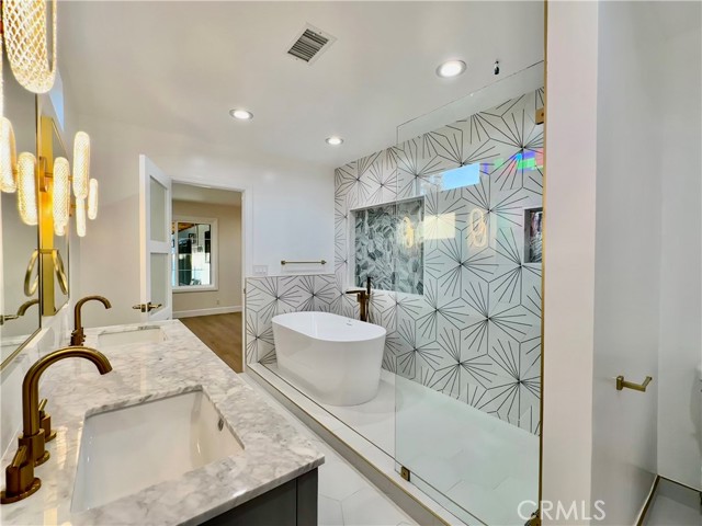 Detail Gallery Image 21 of 41 For 3605 Lomina Ave, Long Beach,  CA 90808 - 3 Beds | 2/1 Baths