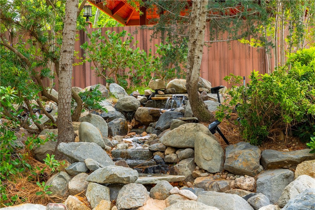 https://media.crmls.org/medias/5bad8d6a-9978-4830-a65b-46bb58755925.jpg?preset=X-Large