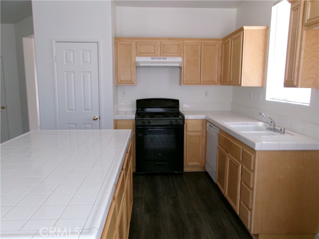 Detail Gallery Image 7 of 72 For 13380 Vista Verde St, Victorville,  CA 92392 - 4 Beds | 2 Baths