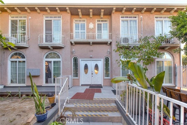 335 N Mariposa AVE