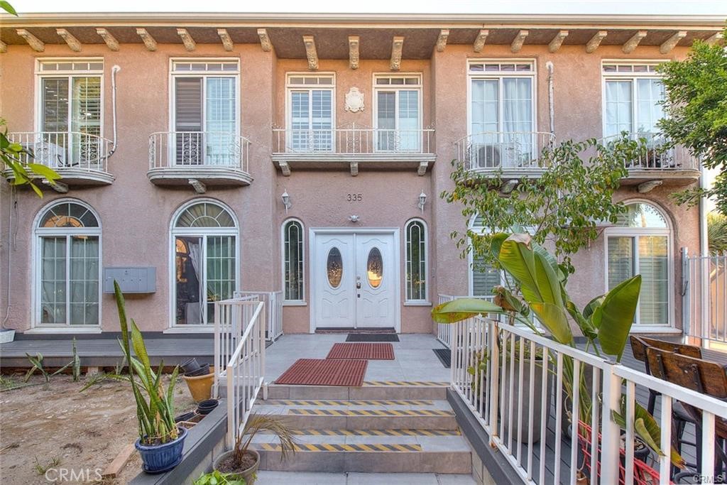 Quadruplex at 335 N Mariposa Avenue