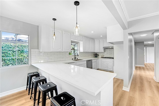 Detail Gallery Image 8 of 34 For 9817 La Rosa, Temple City,  CA 91780 - 4 Beds | 3 Baths