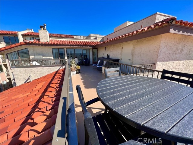 555 Esplanade, Redondo Beach, California 90277, 2 Bedrooms Bedrooms, ,2 BathroomsBathrooms,Residential,Sold,Esplanade,SB23039373