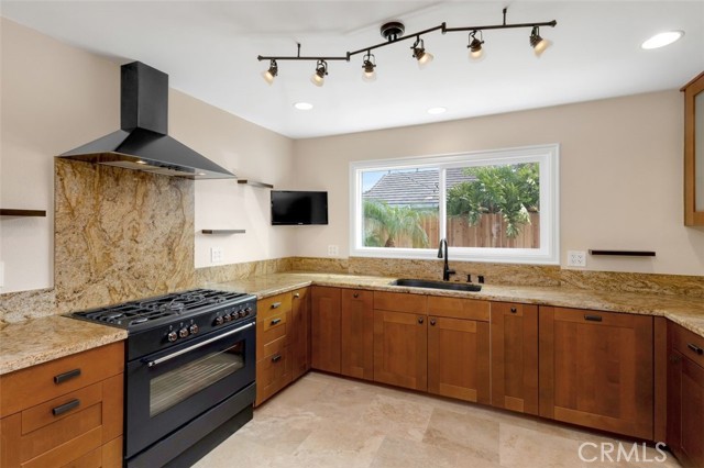 Detail Gallery Image 10 of 35 For 3124 Monroe, Costa Mesa,  CA 92626 - 4 Beds | 2 Baths