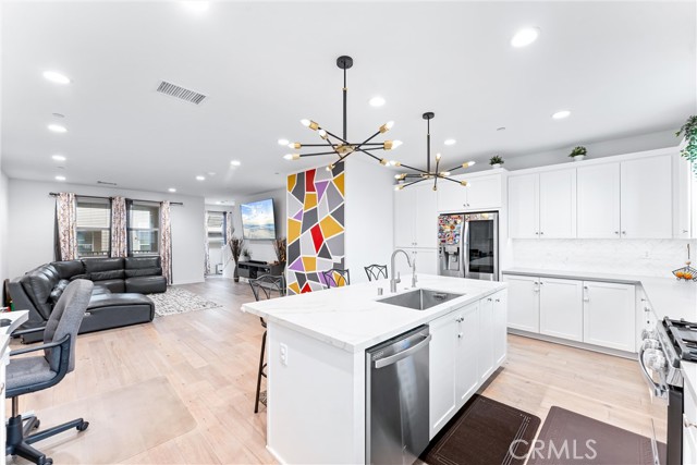 133 Hideaway Loop, Mission Viejo CA: https://media.crmls.org/medias/5bb0e6b7-e32e-4d72-a21d-8e69b57496e0.jpg