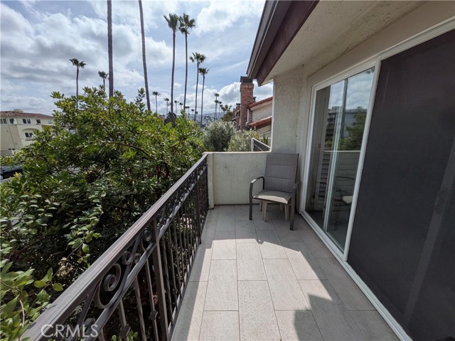 Detail Gallery Image 17 of 26 For 1209 S Catalina Ave, Redondo Beach,  CA 90277 - 4 Beds | 3/1 Baths