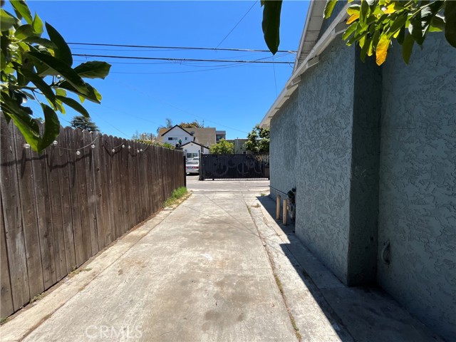 1248 Rolland Curtis Place, Los Angeles CA: https://media.crmls.org/medias/5bb13ad6-00b8-4be4-a70d-c8d8176f4c01.jpg