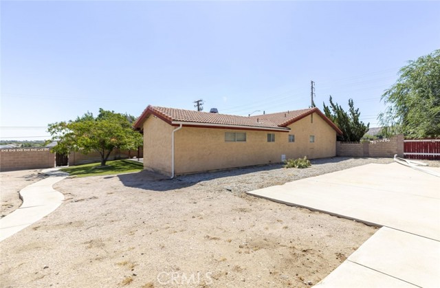 4507 W Avenue N, Lancaster CA: https://media.crmls.org/medias/5bb17408-51e6-457d-977b-e96f1d38aee0.jpg
