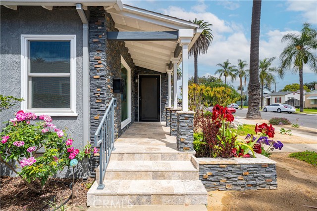 2325 Golden Avenue, Long Beach CA: https://media.crmls.org/medias/5bb21e95-b0cc-4ade-a011-fad0db5e0989.jpg