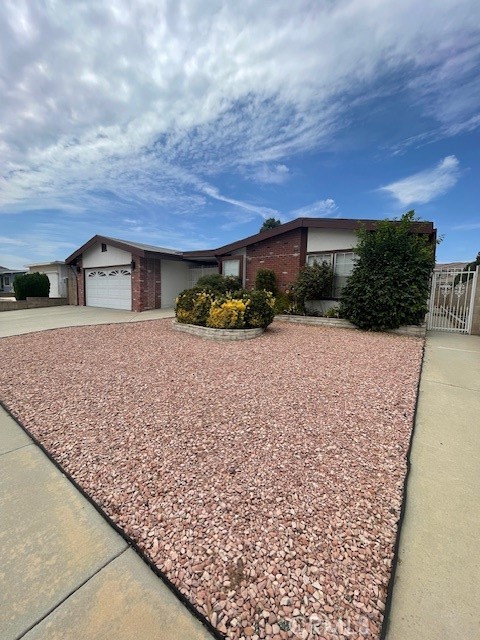 Detail Gallery Image 2 of 31 For 1273 Basswood Way, Hemet,  CA 92545 - 2 Beds | 2 Baths