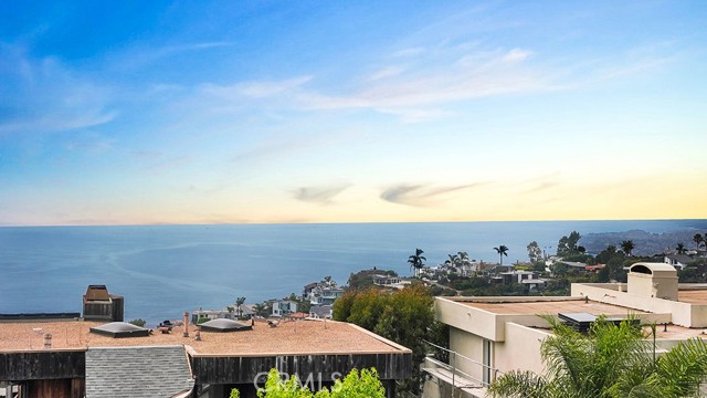 741 Marlin, Laguna Beach CA: https://media.crmls.org/medias/5bb2e704-1ac3-43a4-8e0b-9cfe0904f92d.jpg