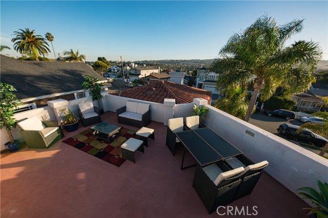 1021 Avenue D, Redondo Beach, California 90277, 4 Bedrooms Bedrooms, 0 ,2 BathroomsBathrooms,Residential,For Sale,Avenue D,0,SB26127548