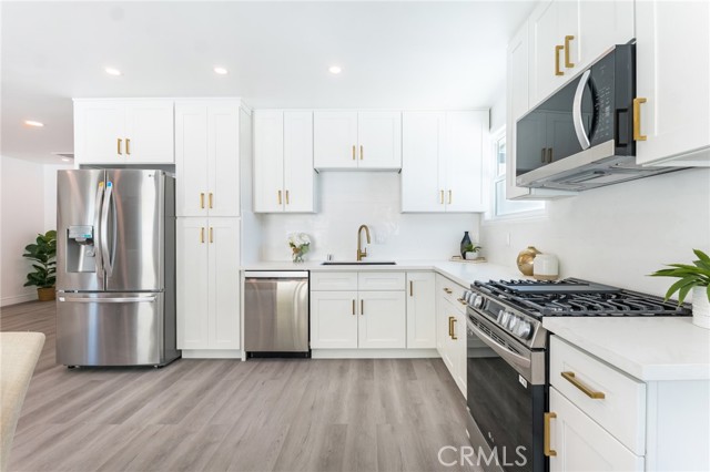 Detail Gallery Image 2 of 15 For 11912 Elkwood St, North Hollywood,  CA 91605 - 3 Beds | 2 Baths