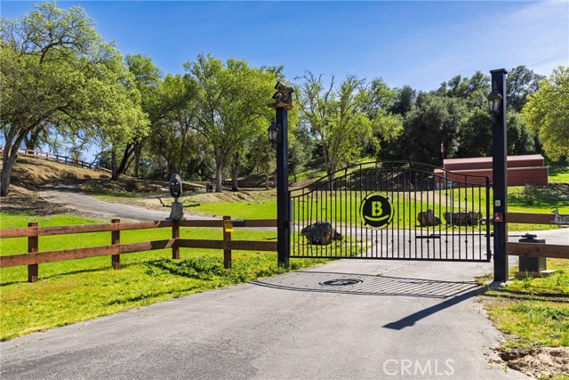 Detail Gallery Image 2 of 75 For 5550 Las Tablas Bay, Paso Robles,  CA 93446 - 4 Beds | 2 Baths