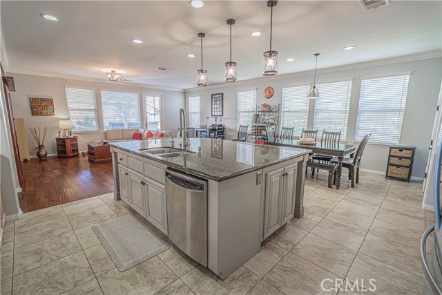 Detail Gallery Image 14 of 65 For 17023 Strawberry Pine Ct, Canyon Country,  CA 91387 - 4 Beds | 4 Baths