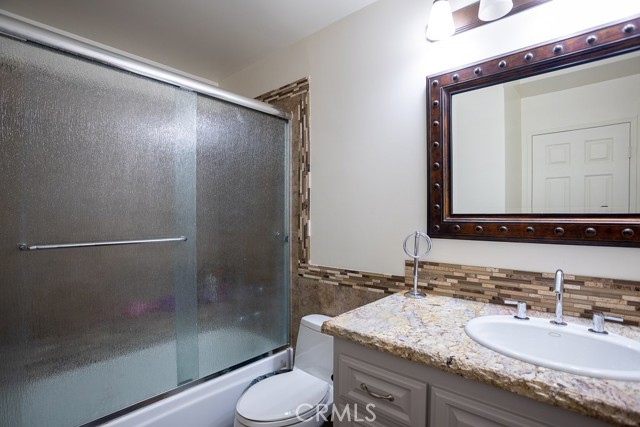 Detail Gallery Image 16 of 25 For 23930 Arroyo Park Dr #111,  Valencia,  CA 91355 - 2 Beds | 2 Baths
