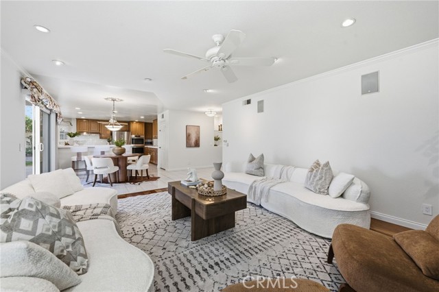 Detail Gallery Image 12 of 38 For 777 Covewood Street, Oak Park,  CA 91377 - 4 Beds | 3 Baths