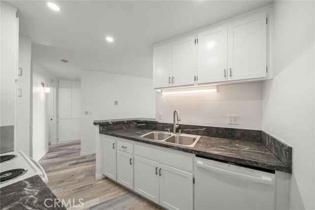 Detail Gallery Image 14 of 32 For 650 the Village #106,  Redondo Beach,  CA 90277 - 1 Beds | 1 Baths