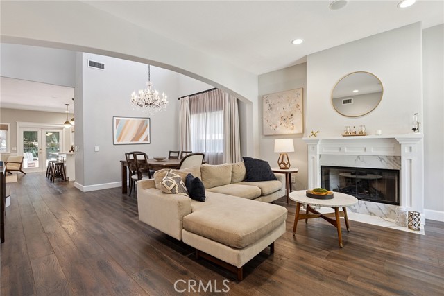 Detail Gallery Image 3 of 38 For 5179 Knollwood Way, Woodland Hills,  CA 91364 - 4 Beds | 3 Baths