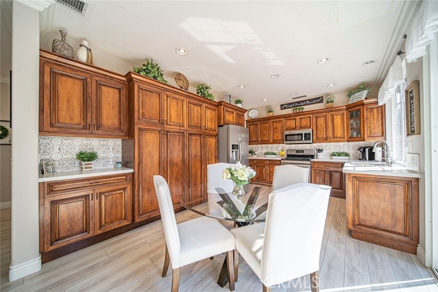 Kitchen eating area