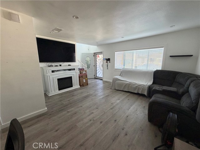 Detail Gallery Image 8 of 28 For 4622 W 156th, Lawndale,  CA 90260 - 3 Beds | 3 Baths