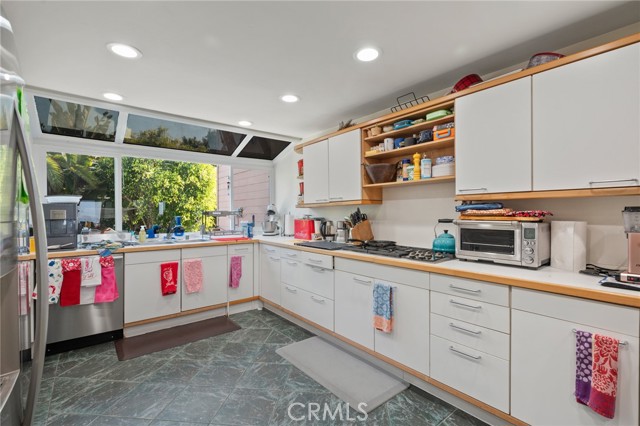 Detail Gallery Image 10 of 27 For 867 Aubrey Ct #3,  Hermosa Beach,  CA 90254 - 3 Beds | 4 Baths