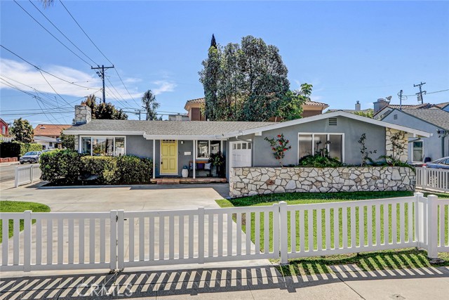 Detail Gallery Image 4 of 40 For 2230 Curtis, Redondo Beach,  CA 90278 - 3 Beds | 2 Baths