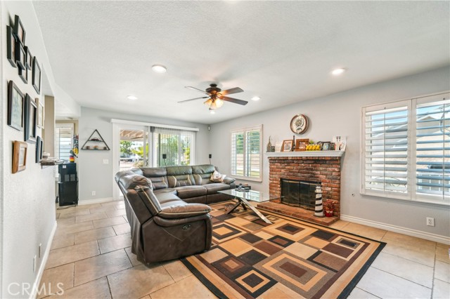 3622 Broken Twig Drive, Norco CA: https://media.crmls.org/medias/5bba68d1-cf95-41cf-b69e-806955ed32d4.jpg