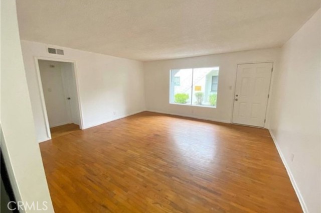 Detail Gallery Image 4 of 9 For 4237 Dixie Canyon Ave #2,  Sherman Oaks,  CA 91423 - 2 Beds | 1 Baths