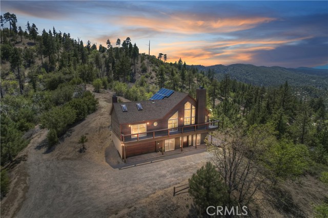 Detail Gallery Image 2 of 75 For 175 N Trails End Rd, Green Valley Lake,  CA 92341 - 5 Beds | 2 Baths
