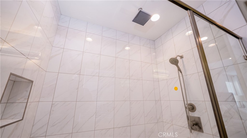https://media.crmls.org/medias/5bbc14ba-97d4-4309-8a5a-ffe042d1a292.jpg?preset=X-Large