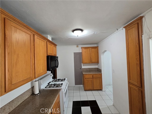 845 Preston Street, San Bernardino CA: https://media.crmls.org/medias/5bbc5f7b-c74d-4117-8e63-0e018fc2ab1e.jpg