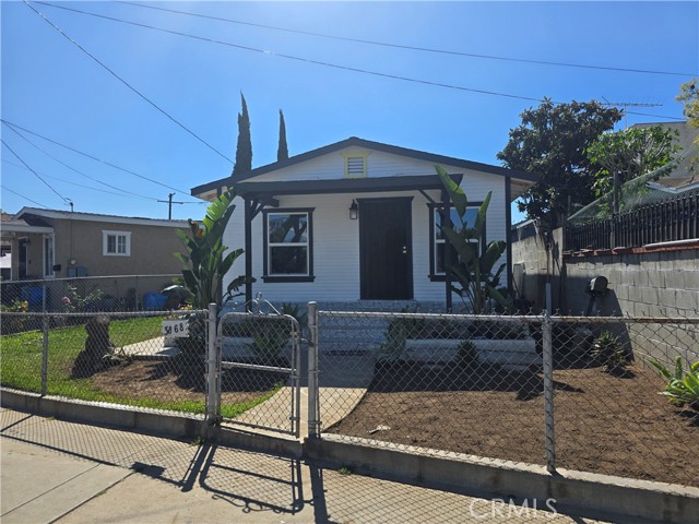 Detail Gallery Image 2 of 23 For 3868 E 1st, Los Angeles,  CA 90063 - 2 Beds | 1 Baths