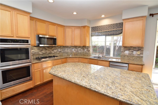 Detail Gallery Image 9 of 52 For 9595 Shadowgrove Dr, Rancho Cucamonga,  CA 91730 - 5 Beds | 3 Baths