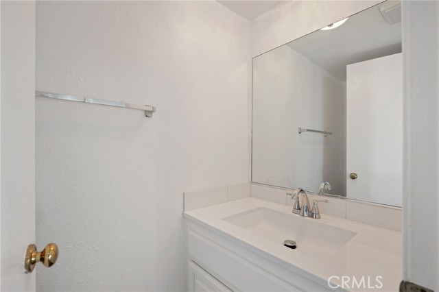 9000 Vanalden Avenue, Northridge CA: https://media.crmls.org/medias/5bbe2d4a-4652-4779-9862-113006816d1e.jpg