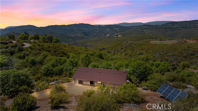 7525 Starlight Way, Julian CA: https://media.crmls.org/medias/5bbe95dd-9709-43b7-b3a8-dd80d58c711b.jpg