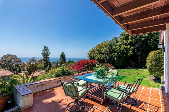 1349 Via Zumaya, Palos Verdes Estates, California 90274, 4 Bedrooms Bedrooms, ,2 BathroomsBathrooms,Residential,Sold,Via Zumaya,PV21141103