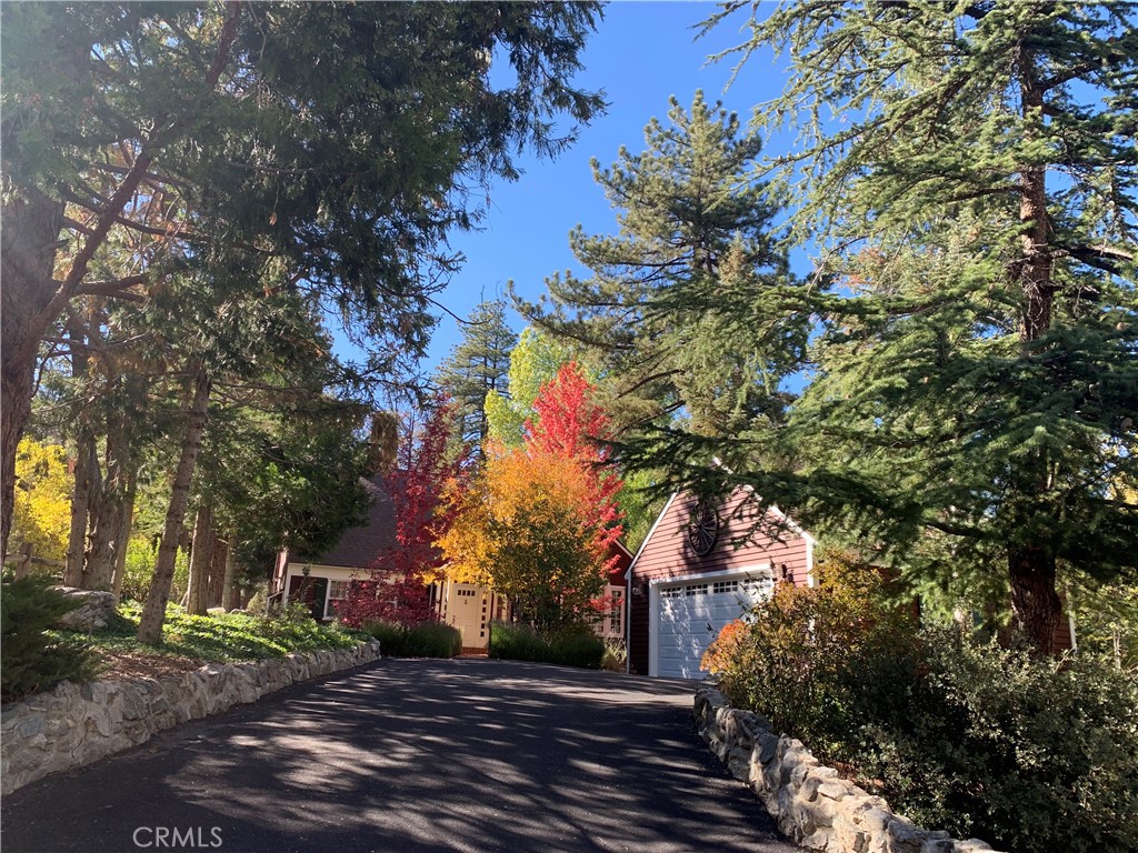 2205 Fernwood