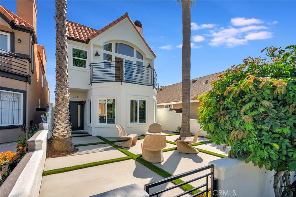 204 Geneva Avenue, Huntington Beach, CA 92648