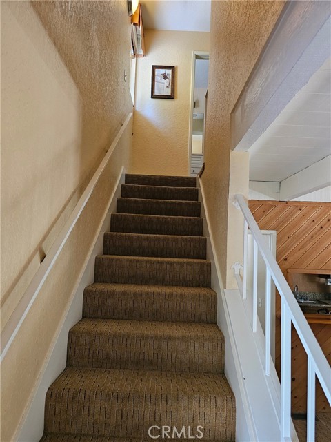 Detail Gallery Image 4 of 14 For 314 Canyon Crest, Lake Arrowhead,  CA 92352 - 2 Beds | 1/1 Baths