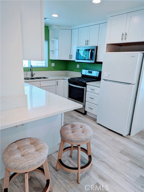 Detail Gallery Image 4 of 15 For 1620 Acacia Ave, Torrance,  CA 90501 - 2 Beds | 1/1 Baths